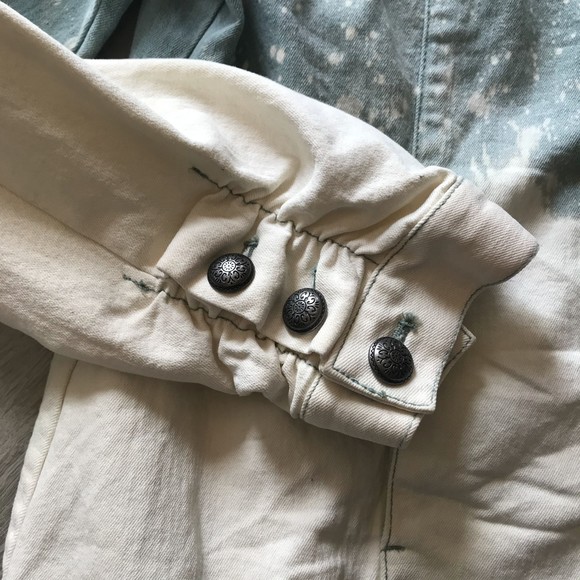 CHICO'S sz 2 Tie Dye Ombre Bleach Dyed Denim Jean Jacket Scruntchy Sleeve Cuffs - Picture 7 of 8